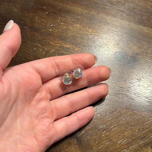 Iridescent stud earrings - Picture 1 of 1